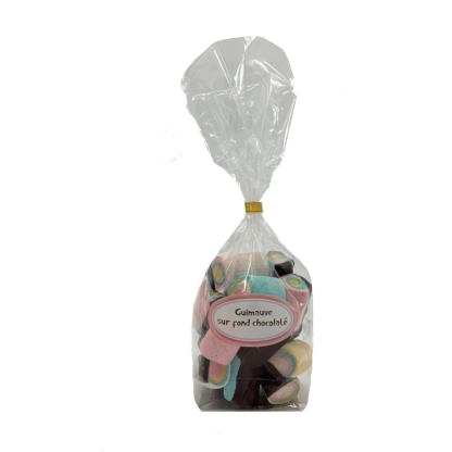 Mini guimauves sur fond choco